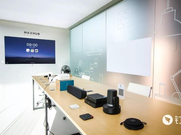 MAXHUB91免费黄片APP助力钉钉未来组织大会、金融研讨会、机场手信节