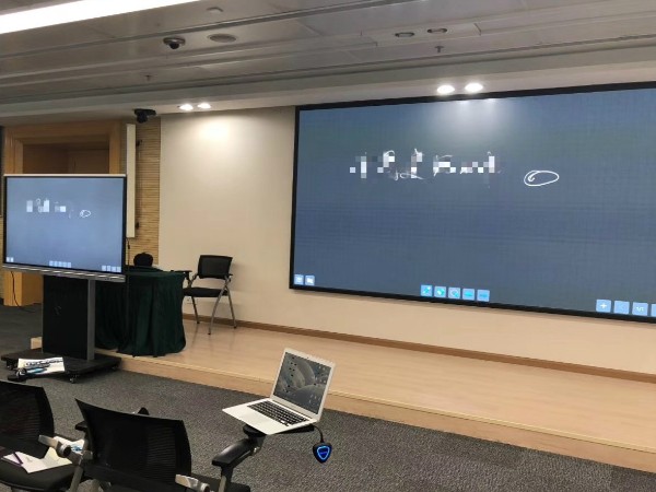 教育行业到底是选会议一体机还是教育一体机？