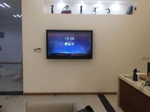 一汽大众成都龙泉分公司使用MAXHUB洽谈客户：增强客户体验，提高成交