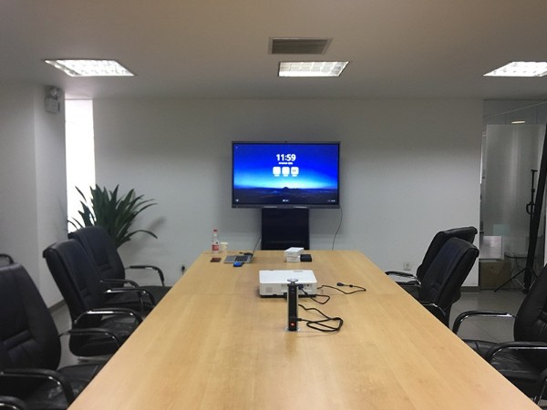 欧亚集团使用MAXHUB91免费黄片APP进行日常销售例会