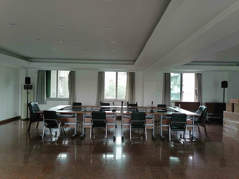 会议室使用投影仪，如何解决声音的问题