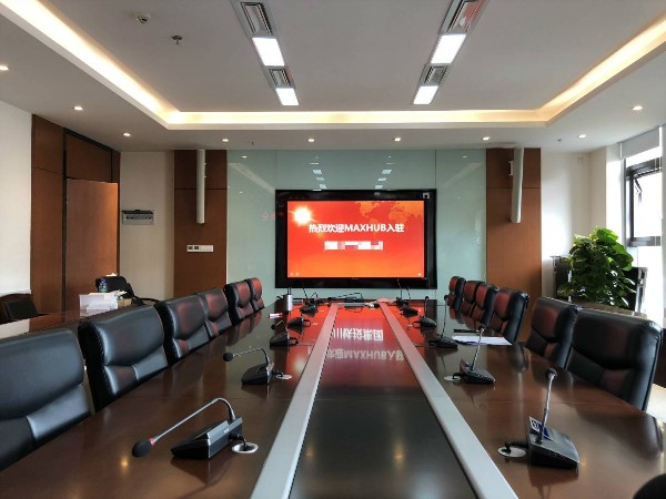 还用投影仪开会吗？你公司会议室需要了解升级了